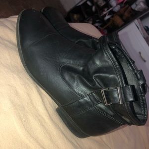 Black rue21 black faux leather poited toe boots